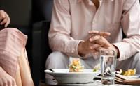 Bạn nên chờ bao lâu để uống nước sau khi ăn?