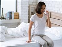 Điều gì xảy ra khi bạn uống nước ngay khi thức dậy?